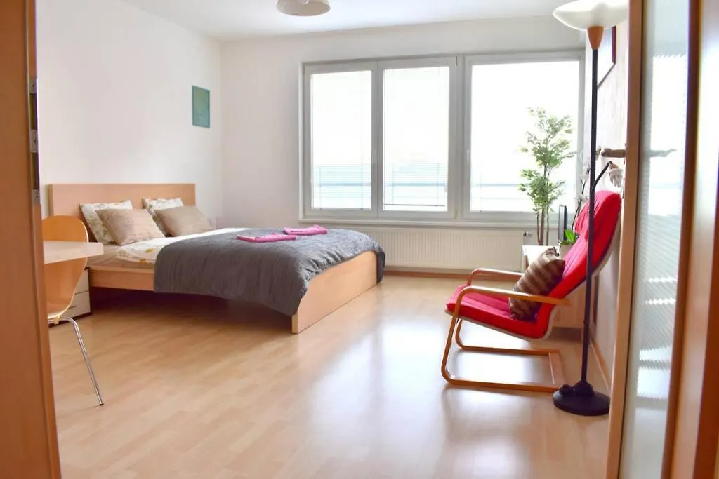 פראג Modern Apartments - Airport 8Mins 0*,  צ'כיה