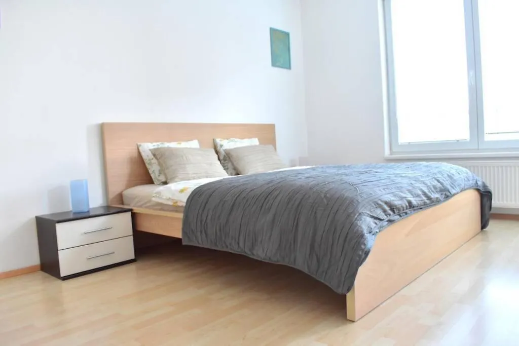 פראג Modern Apartments - Airport 8Mins