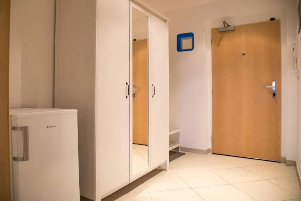 Modern Apartments - Airport 8Mins Prague 0*,