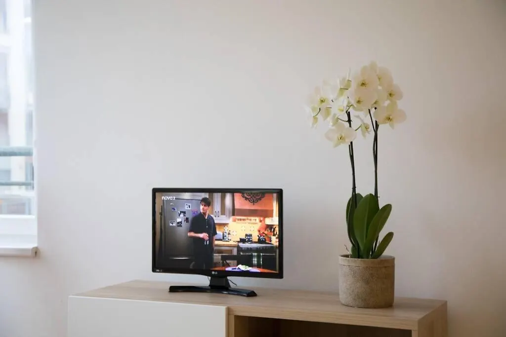 Modern Apartments - Airport 8Mins Prague
