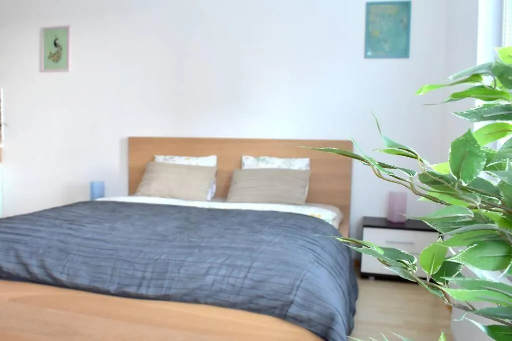 Modern Apartments - Airport 8Mins Prague Czech Republic