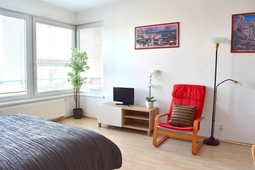 Modern Apartments - Airport 8Mins Prague