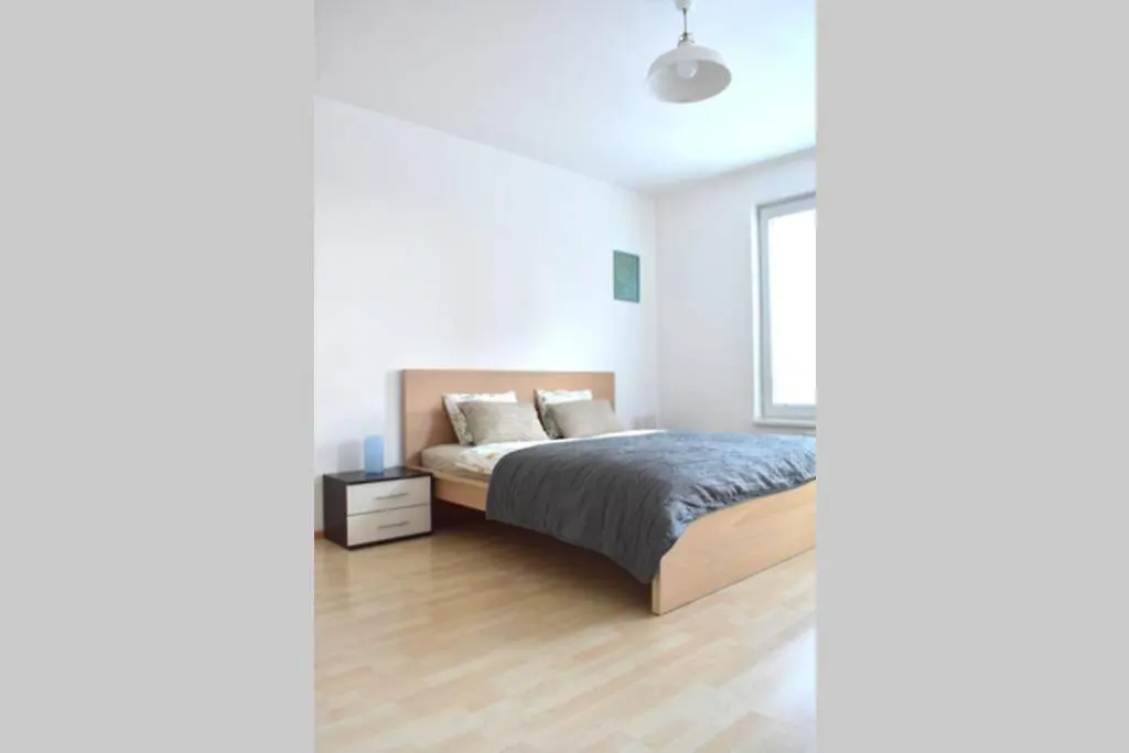 Modern Apartments - Airport 8Mins Prague Czech Republic