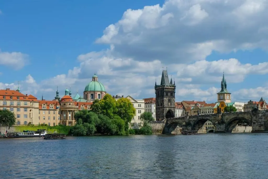 Modern Apartments - Airport 8Mins Prague