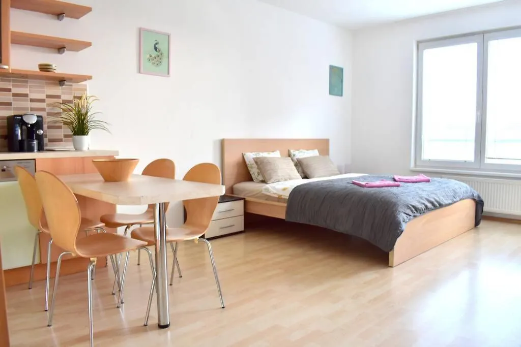 Modern Apartments - Airport 8Mins Prague 0*,  Czech Republic